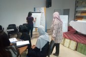 صور من ورشات بمعهد تونس للترجمة في التدريب على الترجمة من اللغتين العربية والفرنسية إلى اللغة الانجليزية